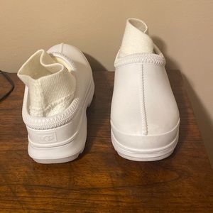 UGG shoes/Crocs never worn white very clean with removable socks